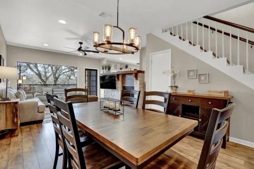 Luxury Riverfront Condo 1 BLK to Schlitterbahn! in New Braunfels, USA