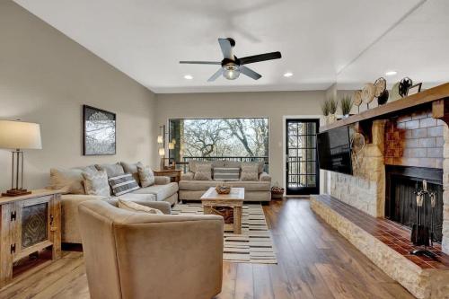 Luxury Riverfront Condo 1 BLK to Schlitterbahn! in New Braunfels, USA