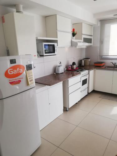 Depto 2 AMBIENTES, SEMIPISO CON BALCON