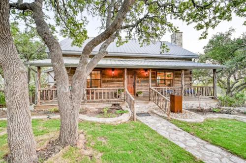 Luxury 23-AC Ranch with Hot Tub and Fire Pit! in Luckenbach, USA