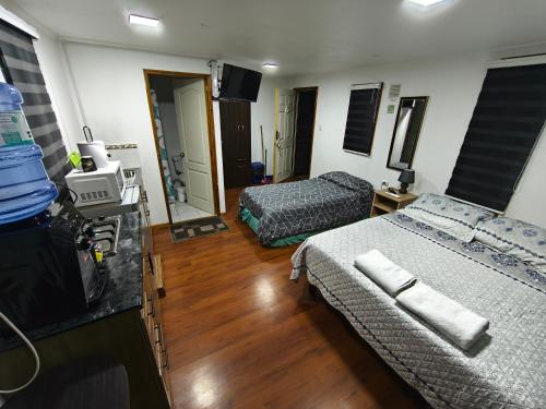 1 double bed, 2 twin beds