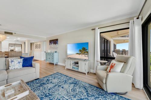 Enjoy the balcony with an ocean view located on the no-drive beach! in New Smyrna Beach, USA