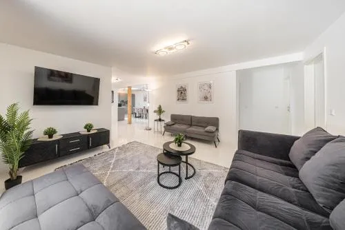 P3 Premium-Lounge, 5 Zimmer, 140 qm, Parkplatz in Halle an der Saale, Deutschland
