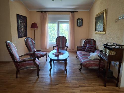 3 bedrooms, 3 beds