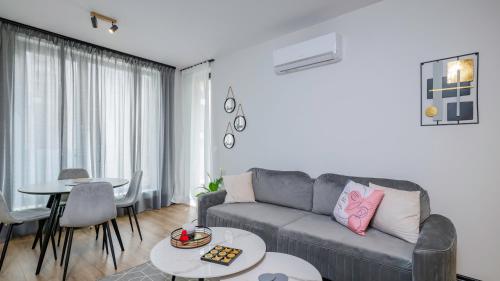 Fresh & Modern Apartment with Balcony by Flat Mаnager, Sofia