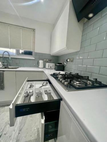 Modern House with Garden and Parking in Fairwater