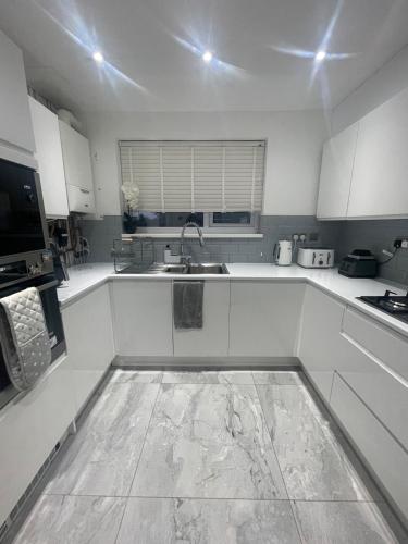 Modern House with Garden and Parking in Fairwater