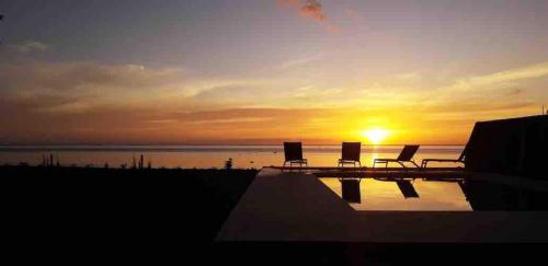 Le Ficus Grande villa bord de mer avec piscine in Ti'ama'o
