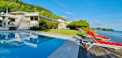 Le Ficus Grande villa bord de mer avec piscine in Ti'ama'o