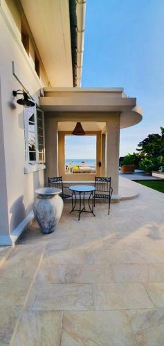 Le Ficus Grande villa bord de mer avec piscine in Ti'ama'o