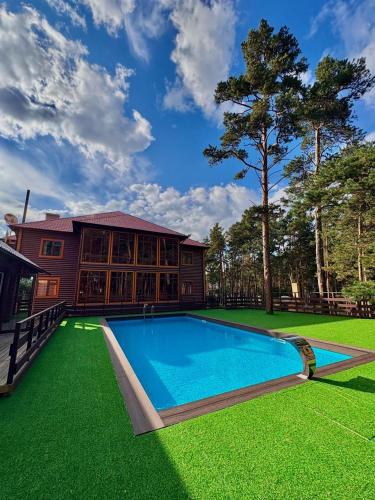 Peldbaseins, ProLes Burabay Eco Hotel in Borovoja