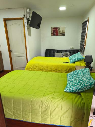 2 twin beds