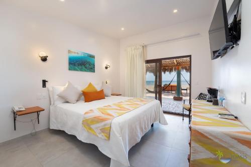 Hotel Oasis in โลเรโต้