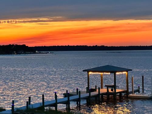 Welcome to Chad Landing! Riverfront getaway in Sneads Ferry, USA