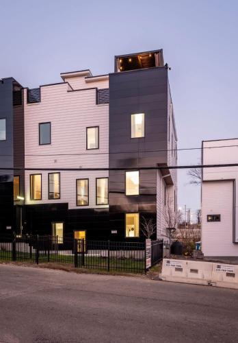 Large Groups - 2mi from Downtown - Sleeps 24