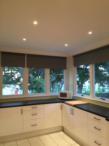 Kitchen, Lanark Residence in Morningside