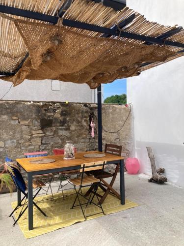 Studio with large private courtyard in Boucau