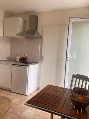 Studio with large private courtyard in Boucau