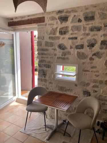 Studio with large private courtyard in Boucau
