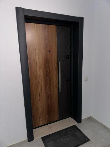 Deçan Apartment 115m2 (Decan Apartment 115m2) in Όμπιλιτς