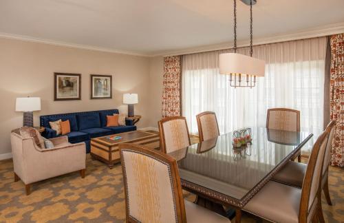 เดอะ เวสทิน ริเวอร์วอล์ค ซานแอนโทนิโอ (The Westin Riverwalk, San Antonio) near วิหารซานเฟอร์นันโด้