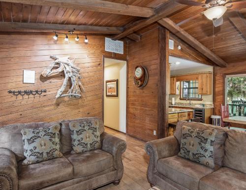 Midtown Riverfront 4 4 Bedrooms Hot Tub Sleeps 12 - main image