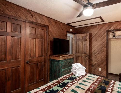 Midtown Riverfront 4 4 Bedrooms Hot Tub Sleeps 12 - image 10