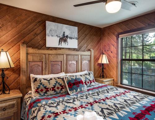 Midtown Riverfront 4 4 Bedrooms Hot Tub Sleeps 12 - image 7