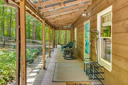 Sunroom, Grill and Wraparound Porch Jamestown Home in Rugby (TN)