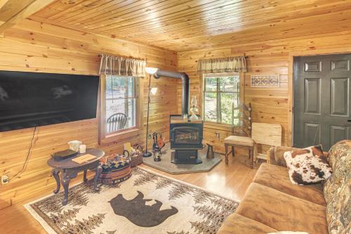 Sunroom, Grill and Wraparound Porch Jamestown Home in Rugby (TN)