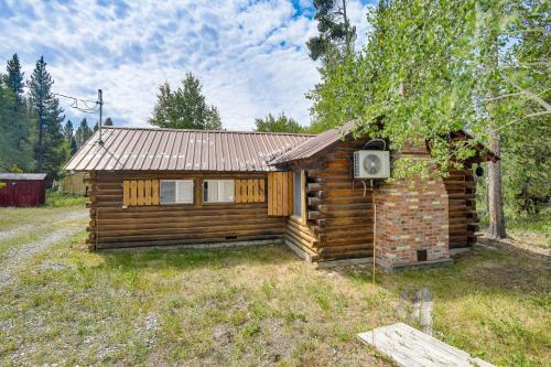 Grandpas Cabin about 30 Miles to Yellowstone! in Island Park, USA