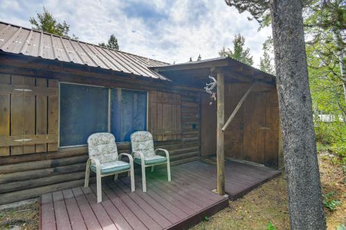 Grandpas Cabin about 30 Miles to Yellowstone! in Island Park, USA