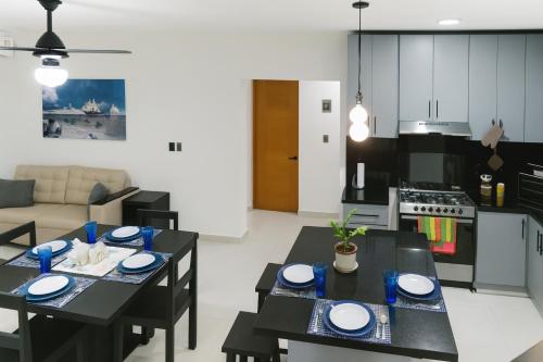 ห้องครัว, Modern 3 Bedroom Penthouse Apartment with Free Parking in ปลายา โดราดา