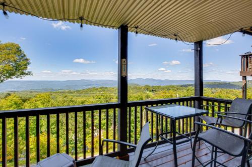 Cozy Beech Mountain Condo with Fireplace Near Skiing in Beech Mountain, USA
