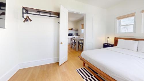 Ocean Breeze Hotel - image 5