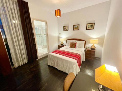 1 queen bed