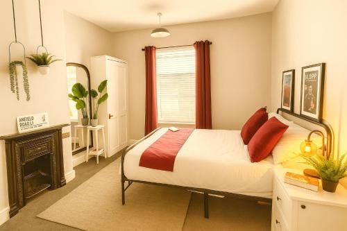 Liverpool Escape - 5 min walk to LFC Stadium, Sleeps 8, free parking, newly renovated home, Liverpool (Foto 6)