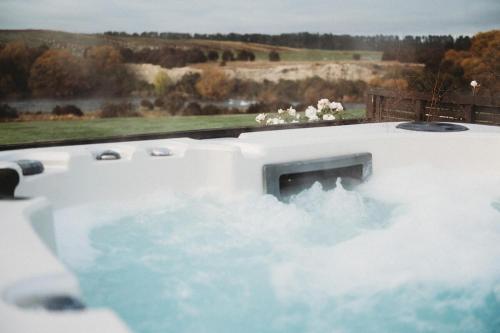 Te Awa Lodge Riverside retreat in Lake Hawea