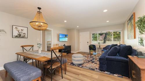 Beach Home in Quiet Neighborhood 5 minutes from the Pier