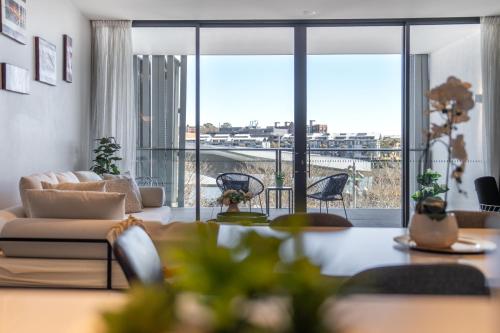 Absolute Waterfront Retreat in Barangaroo! - main image