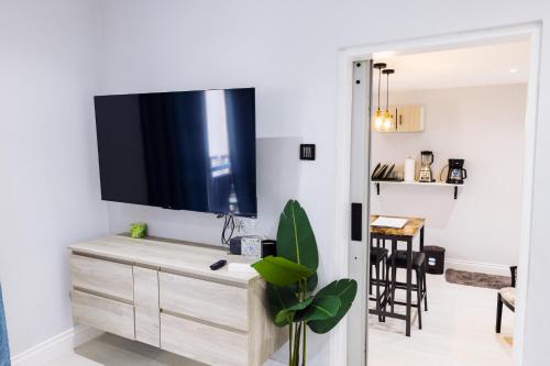 Mango Seed Country Condo in コリント