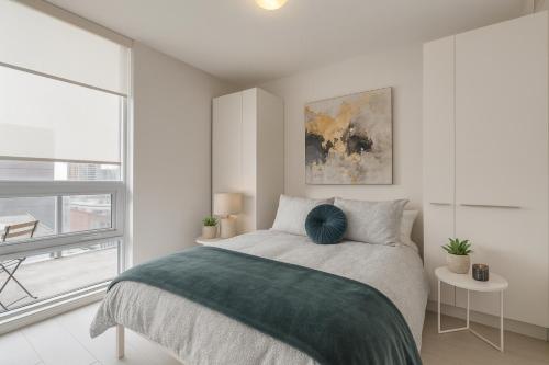 The Burrard Gem Stylish 2BR Downtown Getaway