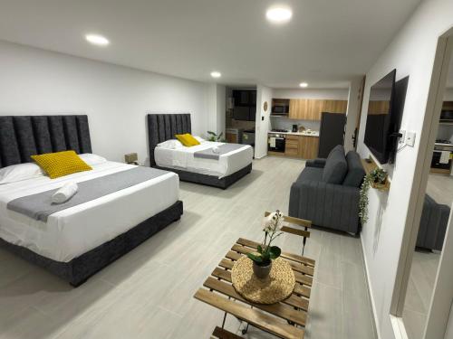 Nuevo apartamento en plaza principal de Guatape
