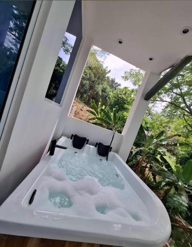 . Luxury Suite del Faro, Romance en la represa