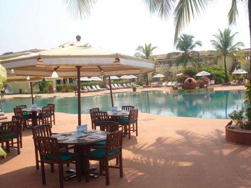 Swimming pool, The LaLiT Golf & Spa Resort Goa in Goa