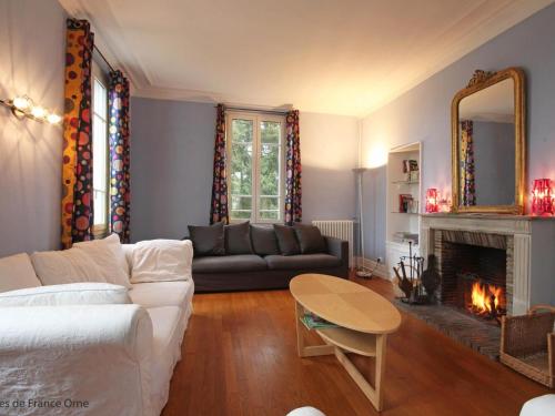 Maison de Maître avec grand parc, 10 pers, centre L'Aigle - FR-1-497-57 (Maison de Maitre avec grand parc, 10 pers, centre L'Aigle - FR-1-497-57) in 萊格勒