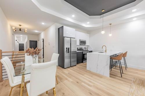 Kitchen, Spacious 3BDR Luxury Penthouse in Grand Boulevard