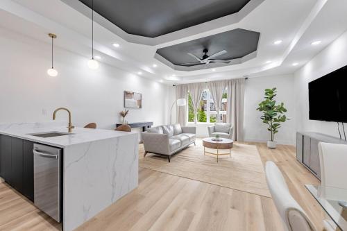 Kitchen, Spacious 3BDR Luxury Penthouse in Grand Boulevard