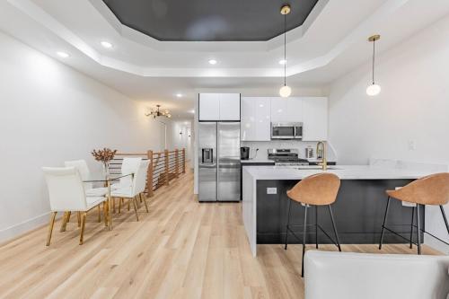 Kitchen, Spacious 3BDR Luxury Penthouse in Grand Boulevard