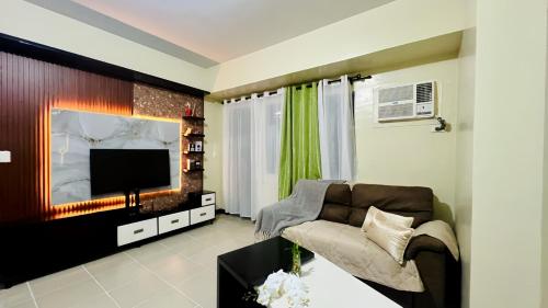 Manhattan Plaza - 1 Executive BR Condo in Araneta